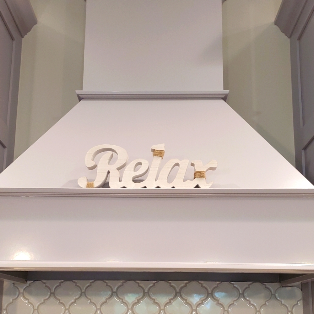 Relax whitewashed sign